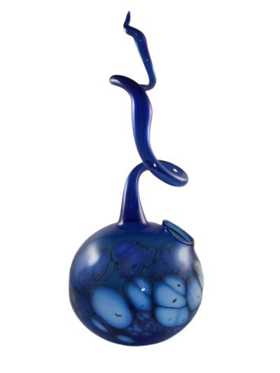 Rosenvase blau mit weißen Aufschmelzungen Lauschaer - Glasartikel