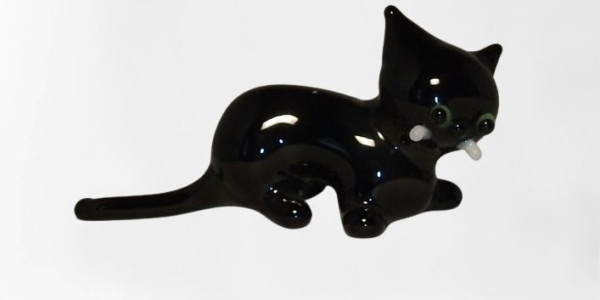 Katze schwarz liegend Lauscha